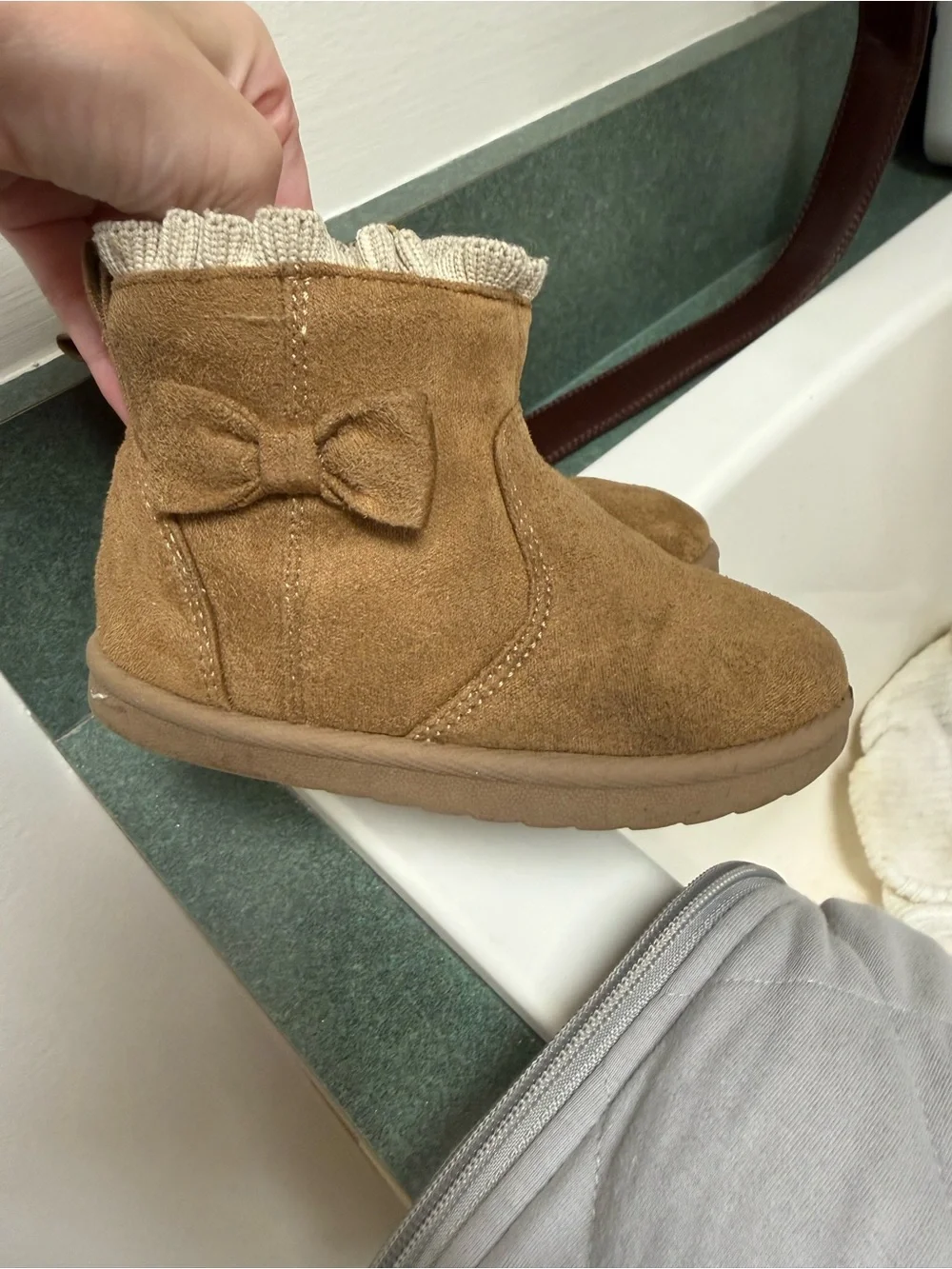Size 6 toddler brown fur lined boots